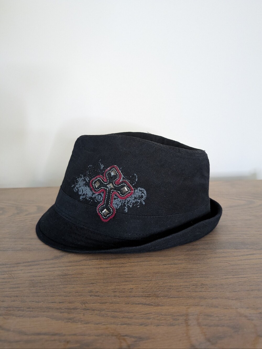 Grunge Cross Print Fedora Hat With Studs - Gothic Y2k
